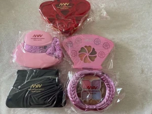 All in One Smink  - Mått ca 9.00*7.00*3.2 cm 49kr/paket 