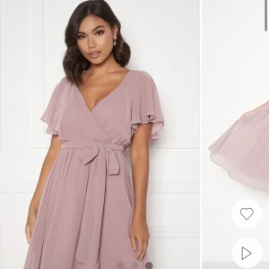 Flutter Chiffon Midi Dress - Fin klänning i nyskick. Använd endast en gång originalpris 699. Mitt pris 379kr. Storlek Xl (passar mig som pendlar mellan L-XL i kläder)