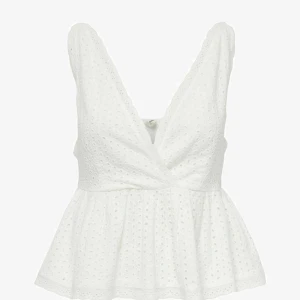 Only topp💕 - Säljer denna superfina topp från only! Köptes för 399kr på zalando, säljer för 259kr då den ej passar mig och aldrig kommit till användning !💕i strl M men den passar även S💕