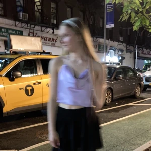 Satin topp - Lila satin topp från zara. Endast använd ett fåtal gånger. Perfekt till fest eller middag. 🥳  Storlek: xs