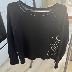 Tjock tröja  - Är ej vita prickar på plagget bara på bilden 