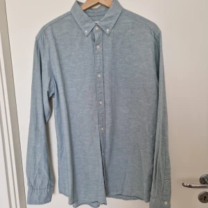 Skjorta - Fin skjorta från Jack & Jones. Aldrig använd. 
