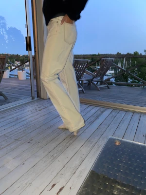 Jeans  - Super snygga Ljusblåa jenas perfekta till sommaren 🥰 kom tyvär aldorg till användan 