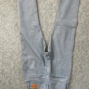 Weekday jeans  - Den är helt ny aldrig använt, köpte den men sen ångrade mig och därför säljer jag den här