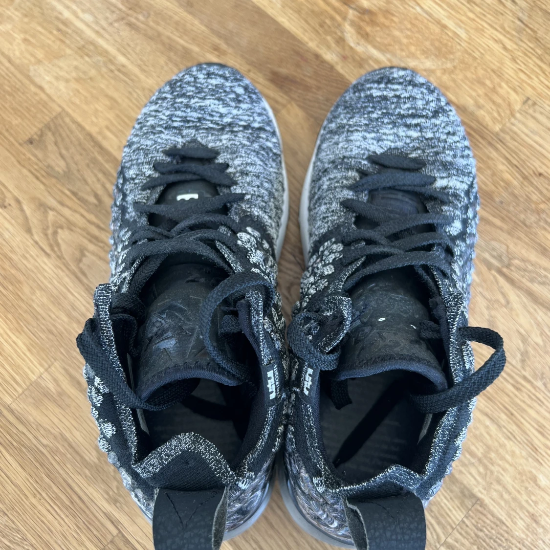 Lebron basketskor  - 90