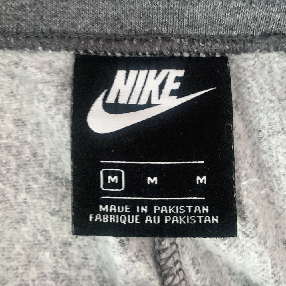 Mjukisbyxor ifrån Nike i storlek m💗. Jeans & Byxor.