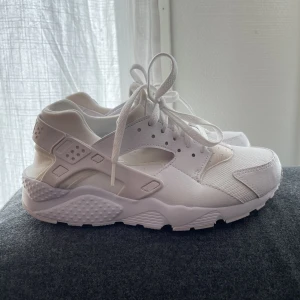 Nike HUARACHE - Snekers. Använda 2 gånger