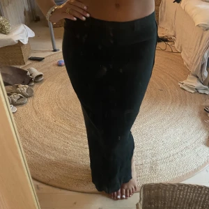 Långkjol  - Super fin men kommer tyvärr ej till andvändning 