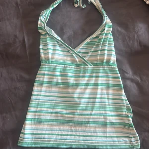 Söt topp - Söt topp från flash i strl S. Använd men fint skick!❤️