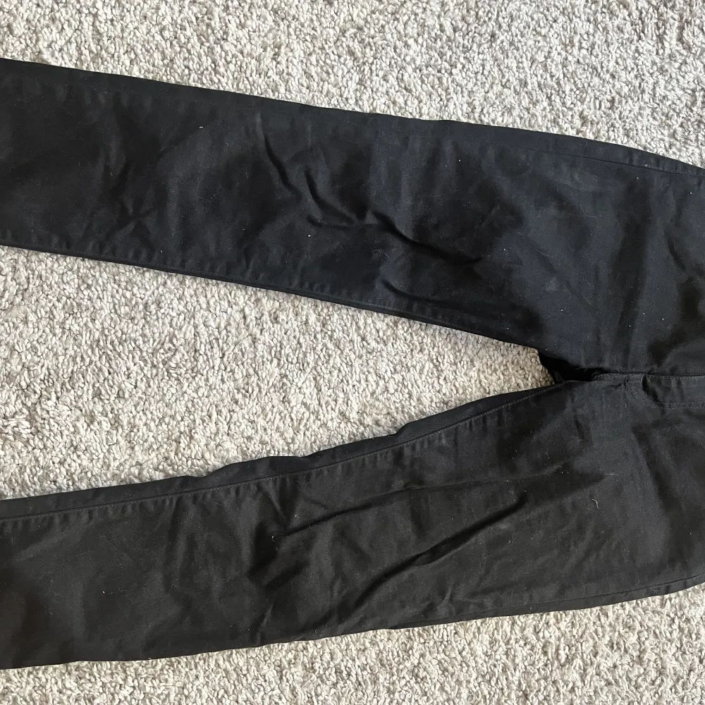 Svarta bomullsbyxor från Levis. 30/32 i storlek. Jeans & Byxor.