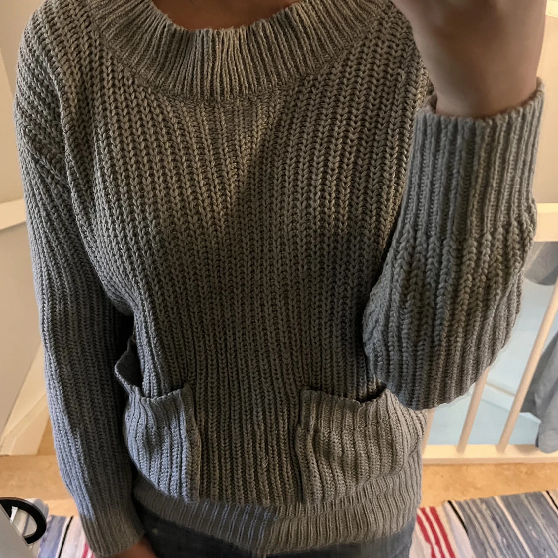 Grå stickad tröja med fickor - 91