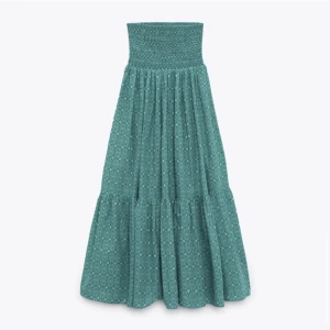 Grön zara kjol  - St XS, använd 2ggr. Köpt för 559kr, kan tänka mig att sälja priset (bror på vilket pris)