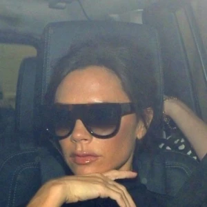 Celine aviator sunglasses - Solglasögon från celine inköpta i  januari 2021. Är i nyskick och endast använda ett fåtal gånger. Är samma modell men i helsvart istället för brun som på bilden. Inköpspris 3500kr. Fodral och låda ingår. Köpare står för frakt 😊