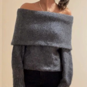 Offshoulder tröja - Säljer denna superfina populära offshoulder tröjan från hm🤍