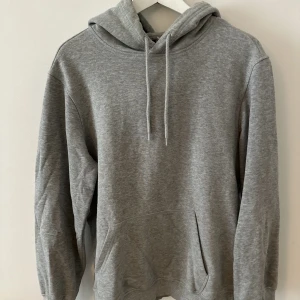 Divided hoodie S - Bra skick. 