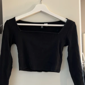 Ribbat topp - Svart långärmad topp från Hm i storlek S🩷
