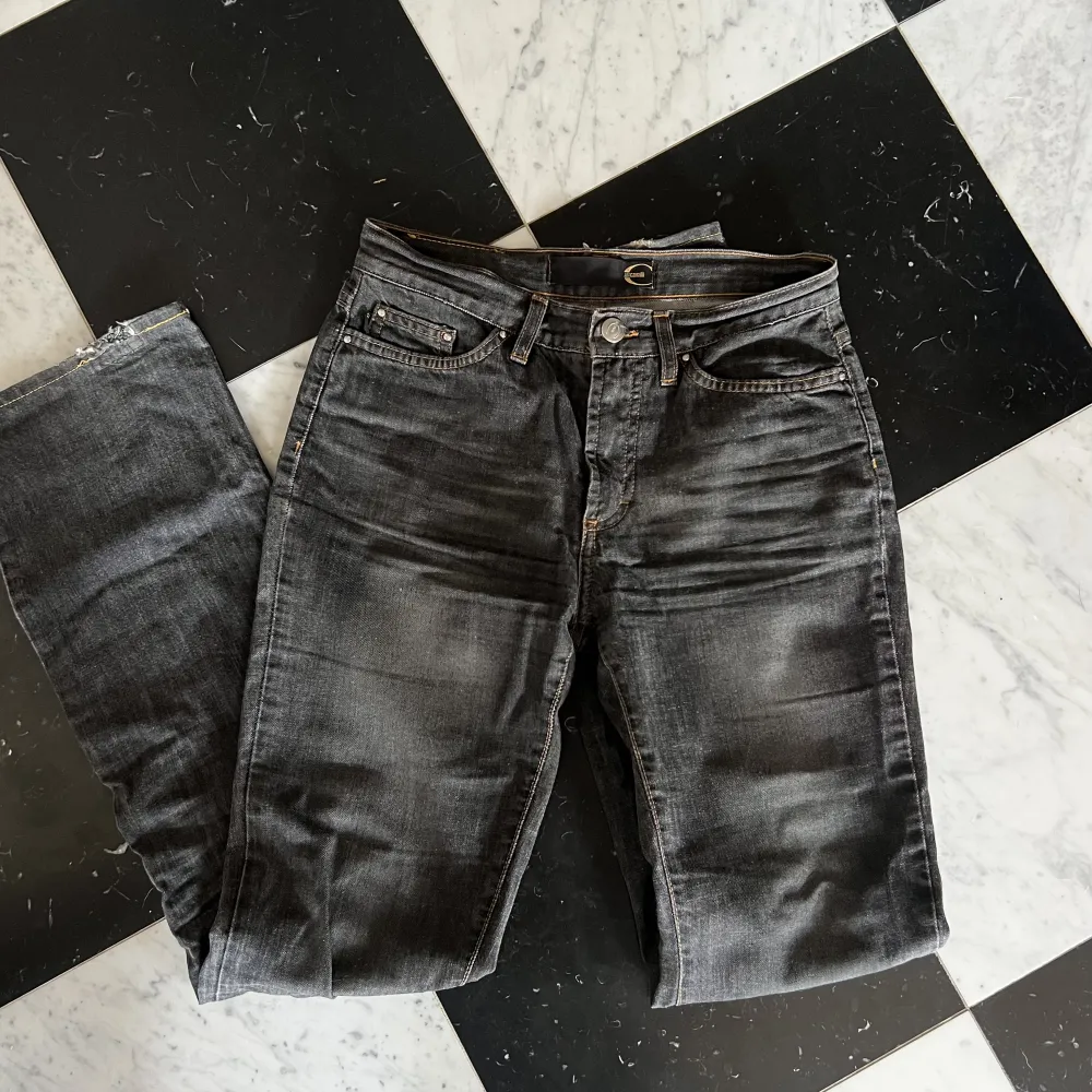 Mörk gråa straight vintage jeans från Just Cavalli. Storlek 24/38 (motsvarar en XS skulle jag säga).☺️. Jeans & Byxor.