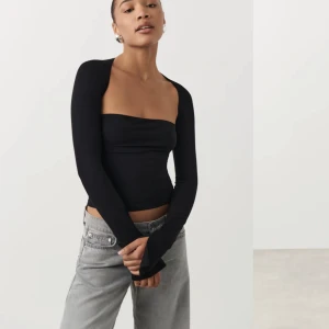 Tröja - Säljer denna slutsålda tröja från Gina tricot!! Fick tag i en annan storlek därav säljer jag denna💗