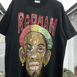 T-shirt  - Helt ny  Längd:73cm  Bröst:57cm