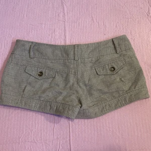 Mini-shorts  - Supergulliga guldglittriga mini shorts✨Möts gärna upp men kan även frakta (frakten kostar 66kr)📀