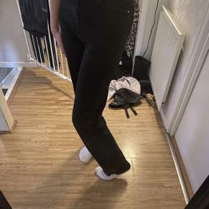 Svarta high waist jeans