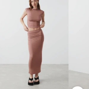 Lång kjol - Lång kjol från Gina som endast har andvänts en gång🩷