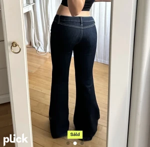 Lågmidjad Jeans - Köpt på plick men tydligt för stora för mig så jag säljer dem nu 250kr biligare, aldig haft på dem 