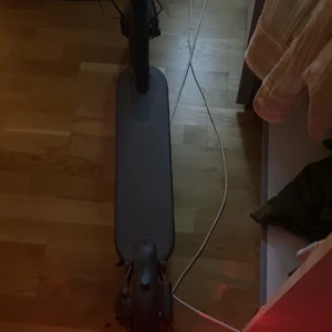 Xiaomi essential scooter  - Pris går ej att diskutera, säljer då den tyvärr fick punka på bakdäcket första gången jag körde den, inget annat fel med scootern!