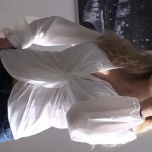 Blus från nelly - Vit blus som är köpt på nelly. Säljer den för 150kr, jättefin men kommer inte till användning.
