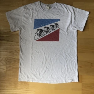 Kraftwerk tshirt - Retro Kraftwerk tour de france merch i storlek M. Använd men i bra skick 