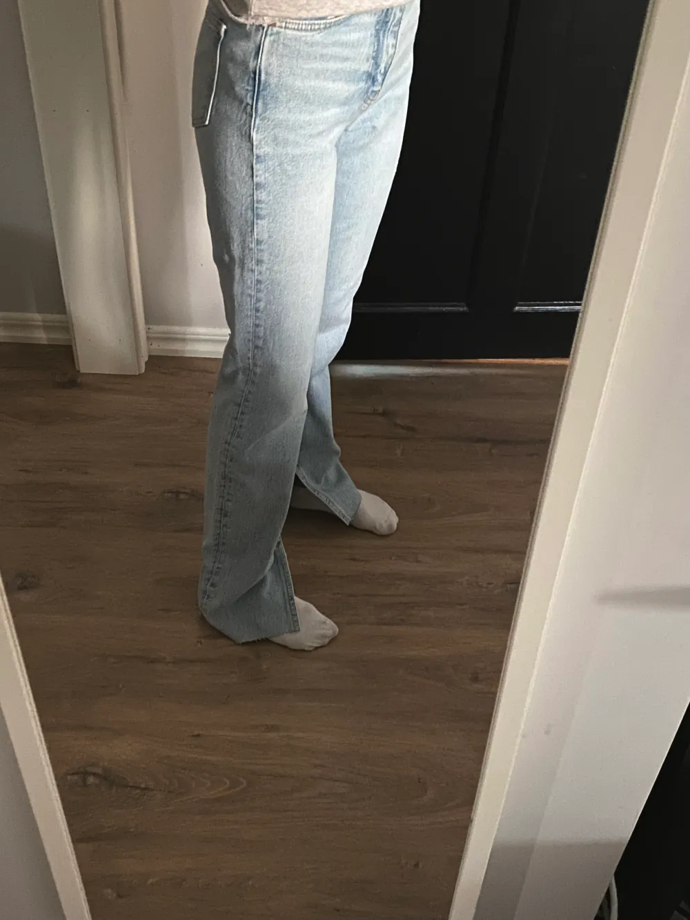 Super snygga högmidjade jeans från Gina! Perfekt passform och helt oanvända.😊. Jeans & Byxor.