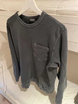 Dondup - Säljer min dondup sweatshirt som är i bra skick och inte mycker använd. Nypris 2500 kr