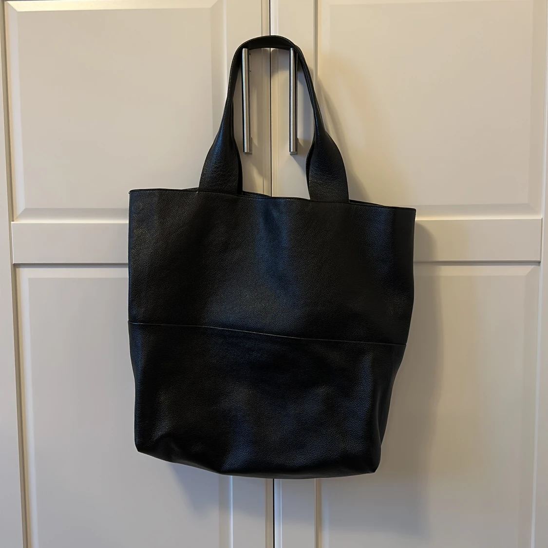 Svart tote väska från COS - 90