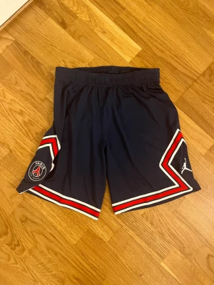 PSG shorts  - Jag säljer mina snygga psg shorts. Shortsen är nästan helt oanvända 