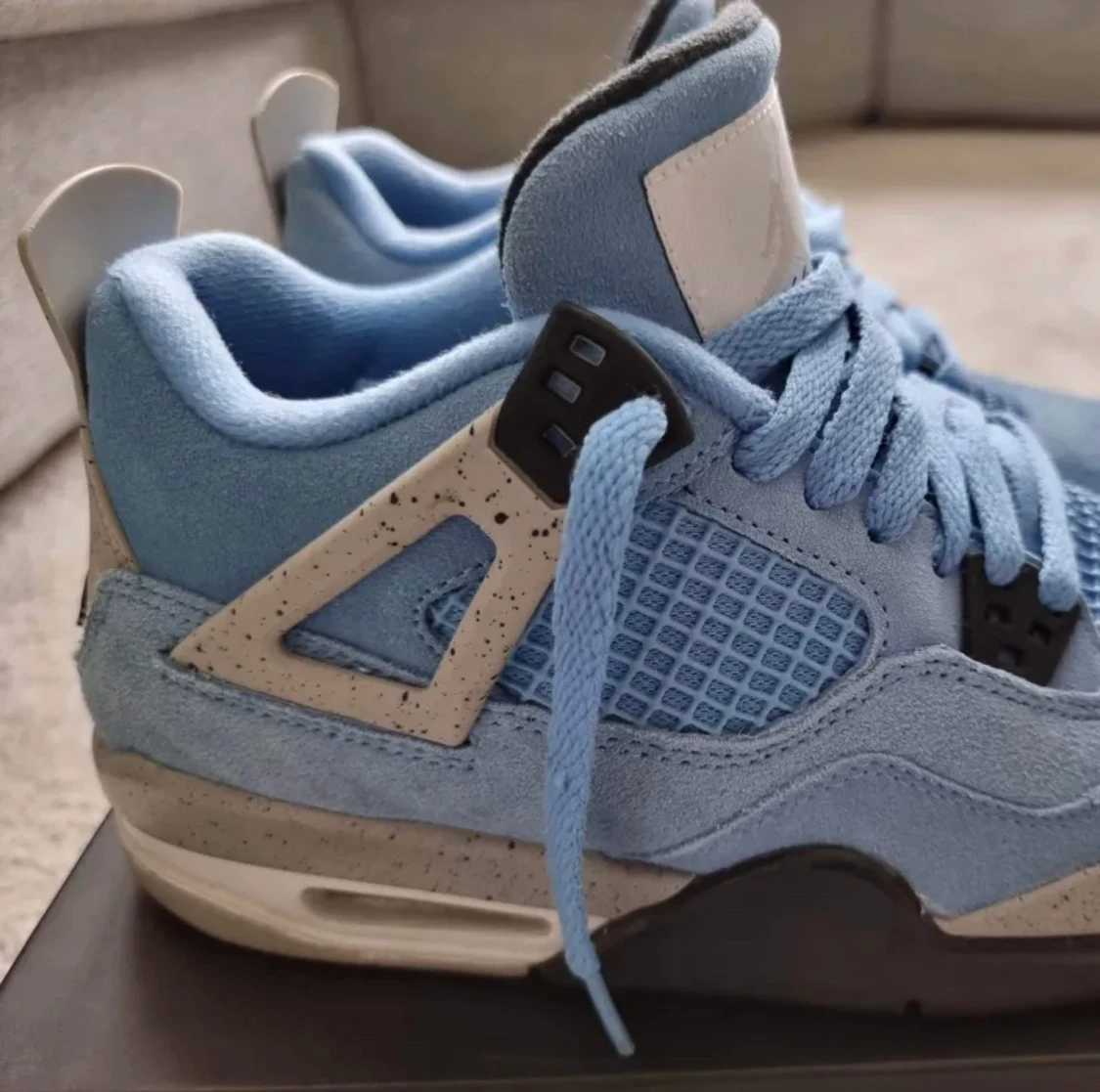 Jordan 4 university blue - 90