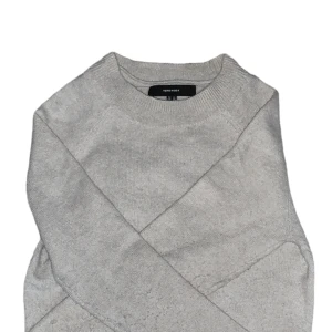 stickad tröja - super söt stickad tröja ifrån vero moda, blivit använd ett antal gånger men är i gott skick!