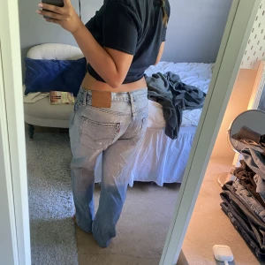 Levis Jeans - As balla levis jeans i herrmodell köpta second hand, säljer för att de inte riktigt passar min stil. Tveka inte att höra av dig för eventuella frågor eller fler bilder ⭐️