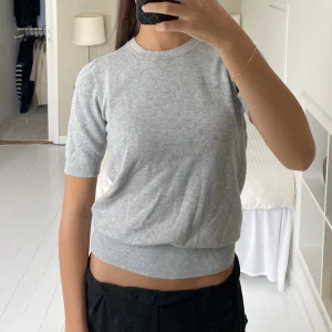 Finstickad kortärmad tröja - Snygg stickad tröja från zara, skönt och len på huden