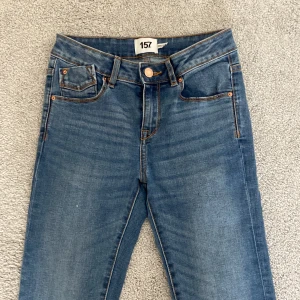 Flare jeans - Säljer dessa super snygga mid waist flare jeans från lager 157 då de är lite för korta på mig för min smak! 💕dom är i fint skick!! 