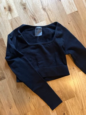 AIMN Seamless träningströja  - Ordinarie pris: 549. Säljer då den är för liten för mig. 💘