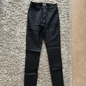 Skimmriga byxor - Använda. 