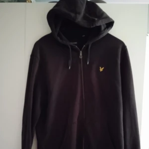 Lyle & Scott hoodie - Svart Lyle & Scott hoodie storlek Large Äkta!