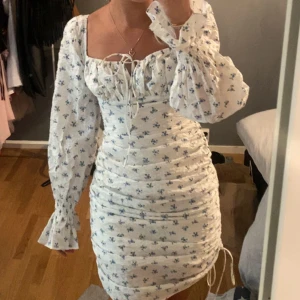 Adoore klänning  - Aldrig använd och med prislappen kvar ❤️