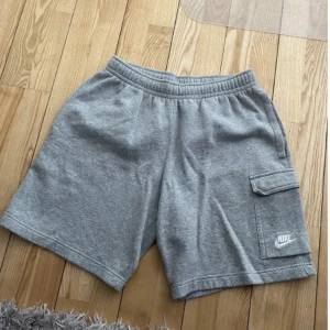 Nike mjukisshorts  - Nike mjukisshorts i strl S, superfint skick.  