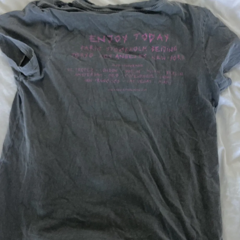 En skitsnygg Zadig & Voltaire T-shirt i väldigt bra skick. Nypris 1300 kr. T-shirts.