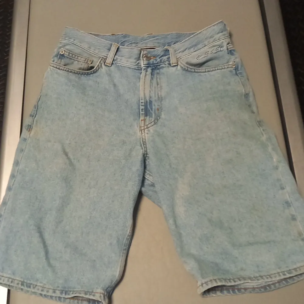 Bra condition perfekta för sommaren o baggy.  Original pris 500kr . Shorts.