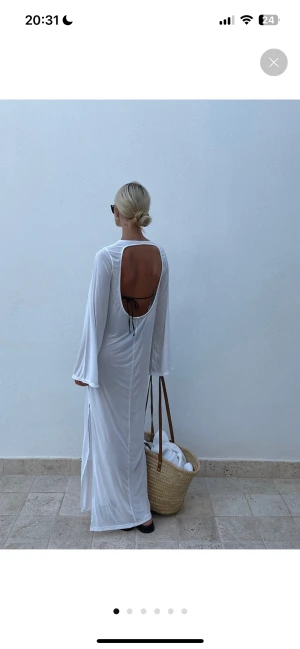 Strandklänning - Helt ny(prislapp kvar) strandklänning från nakd i storlek S. Slutsåld på hemsidan🌸