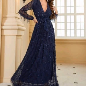  Fest Klänning - Säljer denna festklänning från shein, aldrig använd 