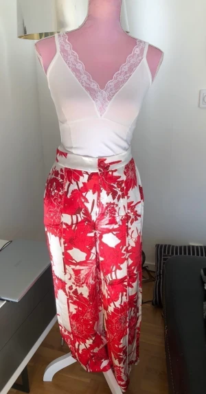 Viscose byxor L  - Med prislappen kvar Underbara sommar byxor i 100% viscose  