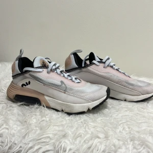 Nike Air max 2090 - Skor använda 3 gånger. Storlek 38. De är sköna och lätta skor. För diskussion vid pris skriv privat. 